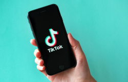 TikTok has become a major force in driving new fashion trends / Adobe Stock